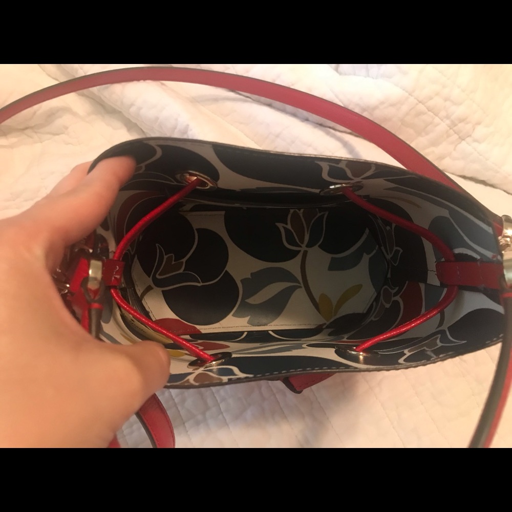 Kate Spade Eva red bucket bag and matching wallet - Picture 3 of 8